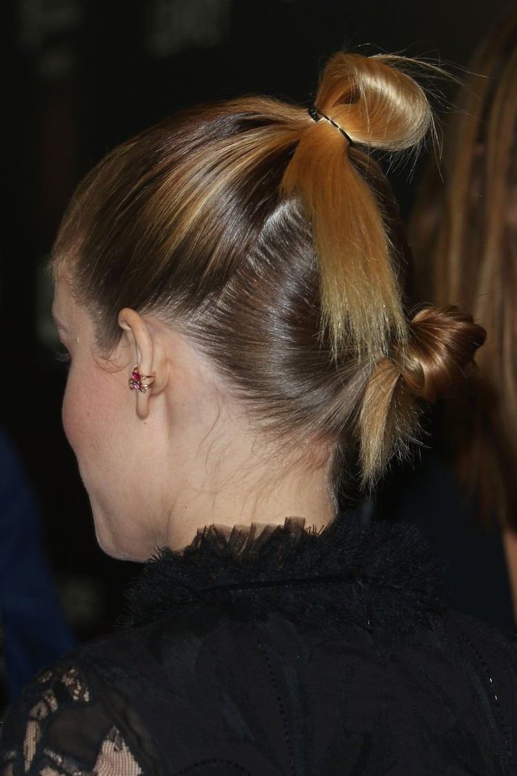 Más de 50 sugerencias de verano inspiradas en las celebridades 16 - 【MioEstilo】 peinado de mujer 2018 primavera verano tendencias de cabello dos bollos casuales