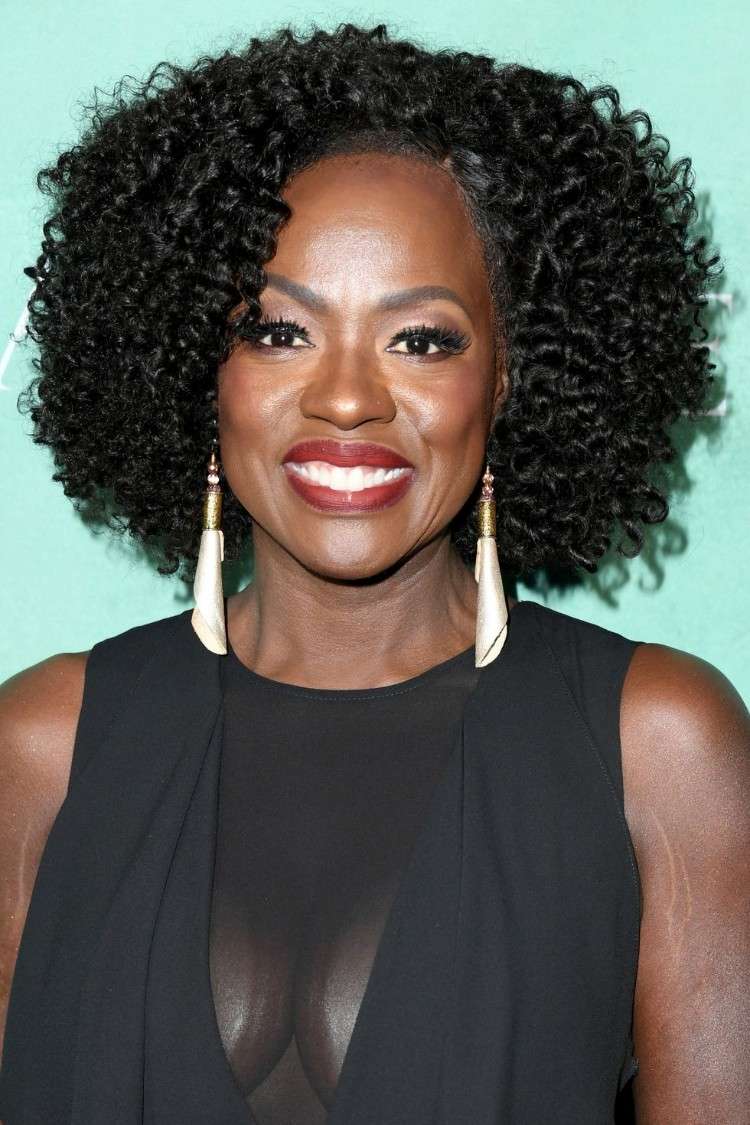 Más de 50 sugerencias de verano inspiradas en las celebridades 49 - 【MioEstilo】 peinado de mujer en este año, verano de Viola Davis con melena afro de moda