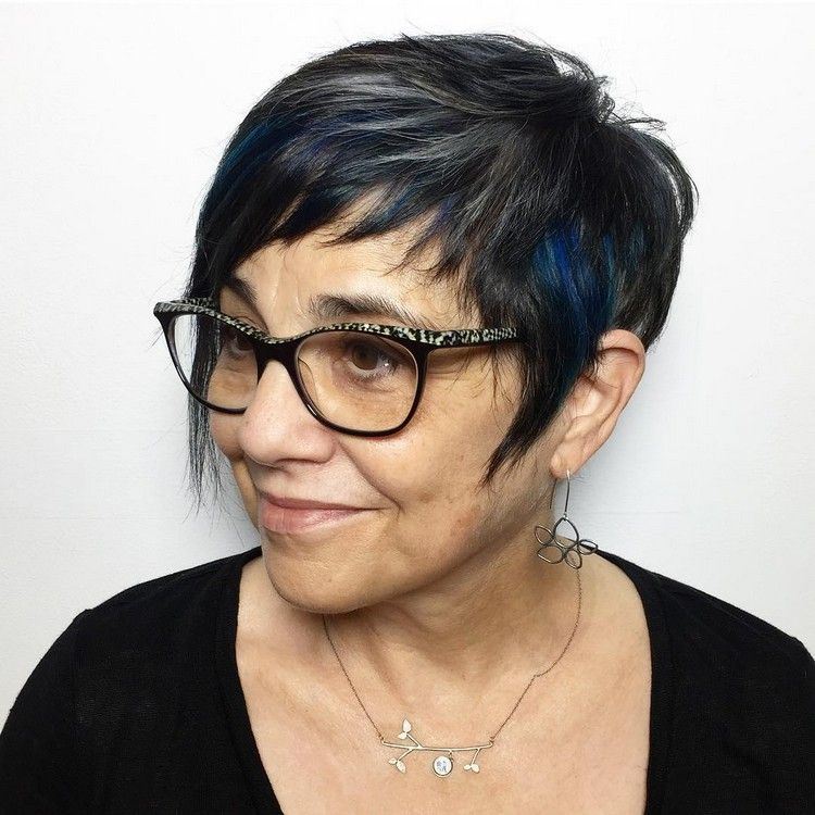 qué corte de pelo mujer de 50 años con gafas pelo corto