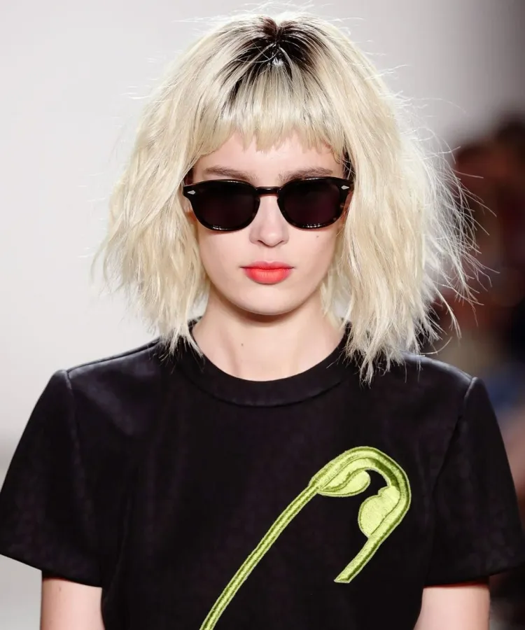 peinado con flequillo fino mezcla perfecta looks chic clásicos