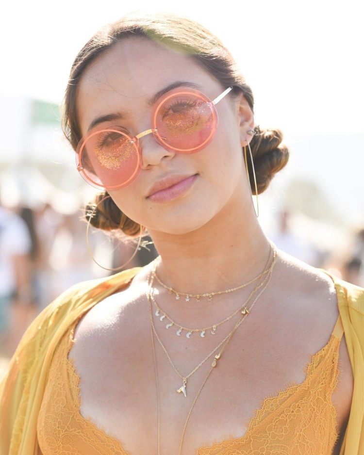 El peinado del festival de Coachella parece dos moños bajos como macarons