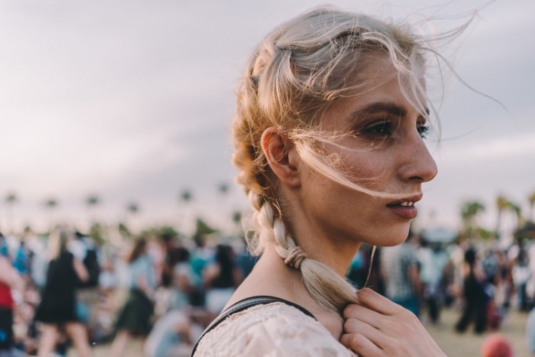 El peinado del evento de Coachella presenta trenzas