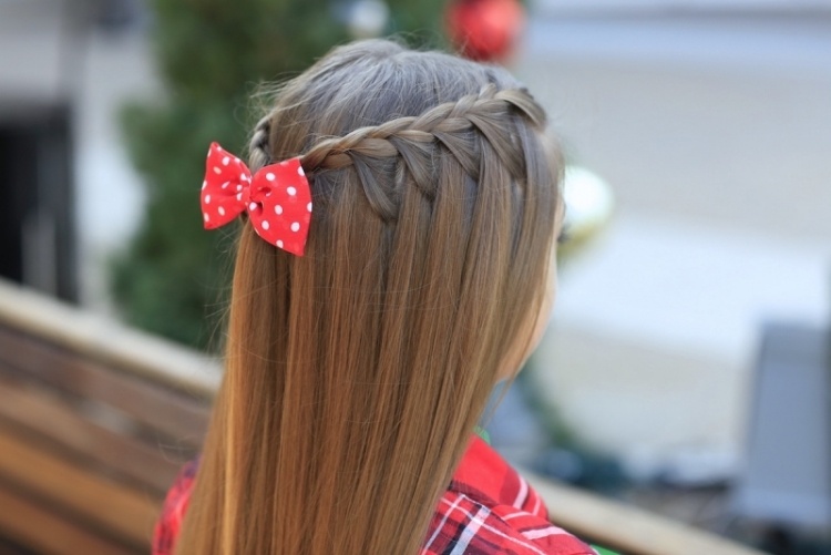 estilo pequeña cabello extenso trenza en cascada con cinta peinado-chica-trenza-cascada-lazo-melena extensa