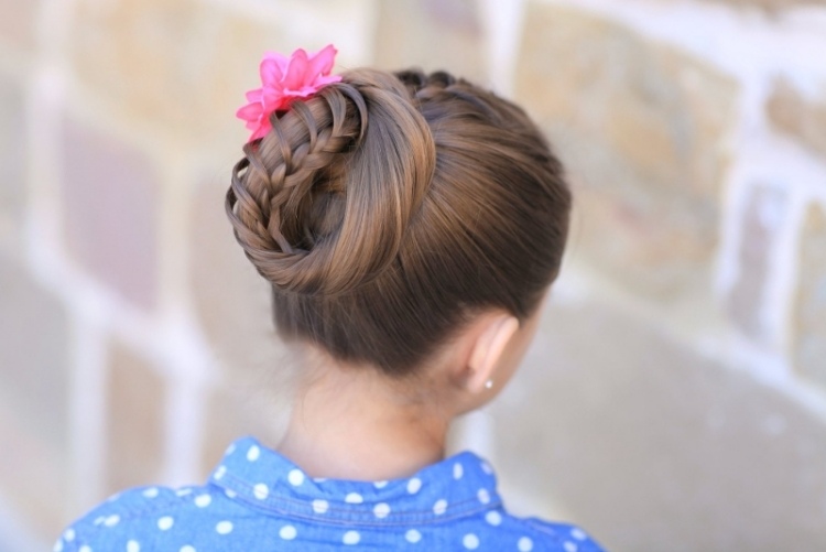 Coleta de niña con trenza en cascada peinado de niña con coleta trenzada