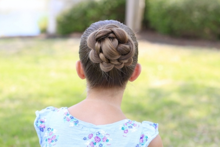 peinado de recogido bajo trenzado para cabello largo peinado de niña - recogido bajo-trenza-pelo largo