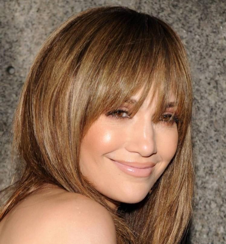 peinado con flequillo cabello castaño largo peinado-con-flequillo-pelo largo-marron