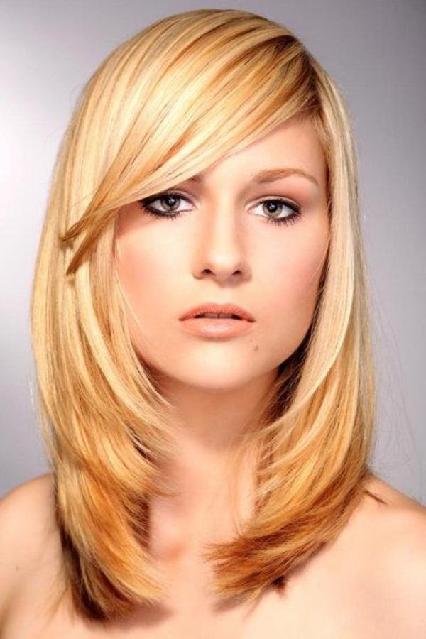 peinado con flequillo cabello rubio medio peinado-con-flequillo-cabello rubio