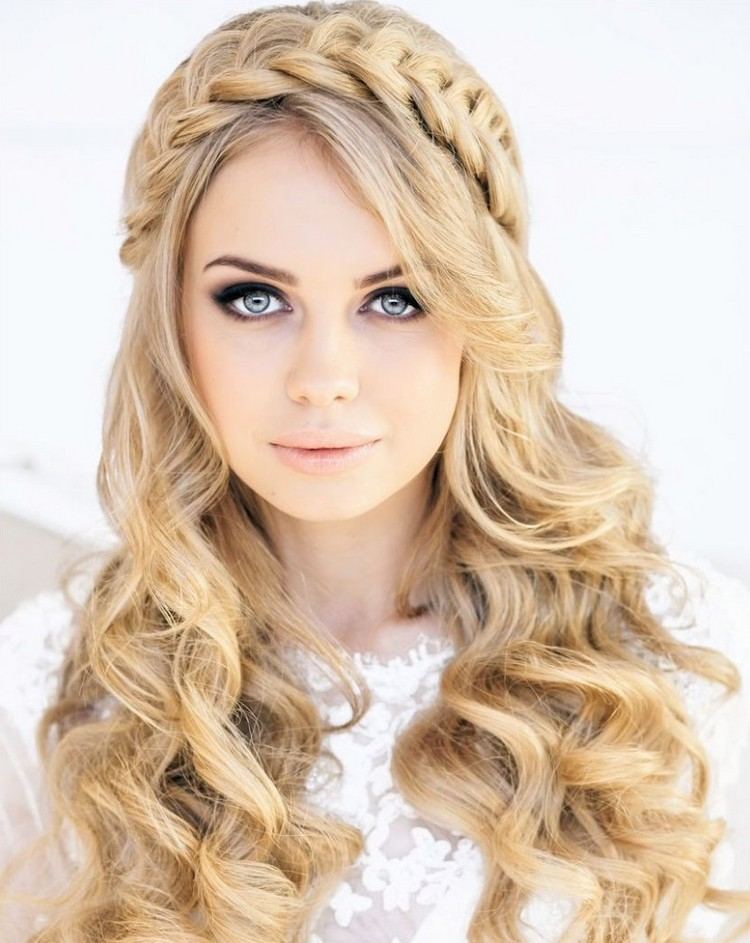 peinado de novia -pelo largo-rizos-trenza delantera
