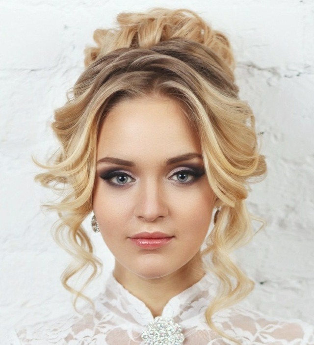 peinado-boda-pelo-largo-moño-abultado-mechas