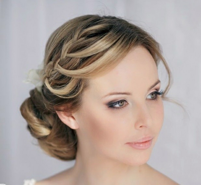 peinado de novia-largo-trenza-bollo-peinado grande-bajo para boda