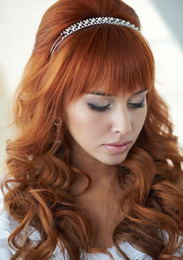 peinado-boda-pelo-largo-flequillo-rizado-diadema-cristales