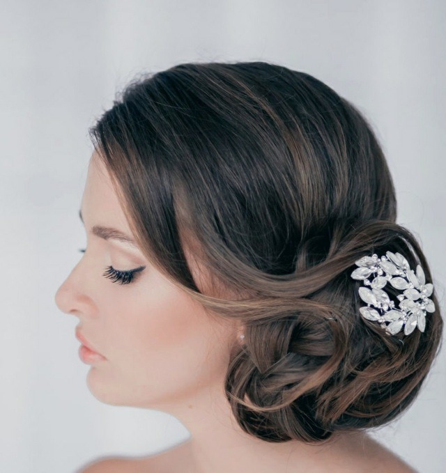peinado-boda-pelo-lazo-largo-lado-grande-joya-cristales