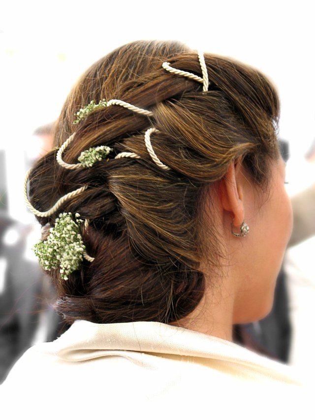 peinado-boda-pelo-largo-trenza-lado-cuerda-flores peinado para boda
