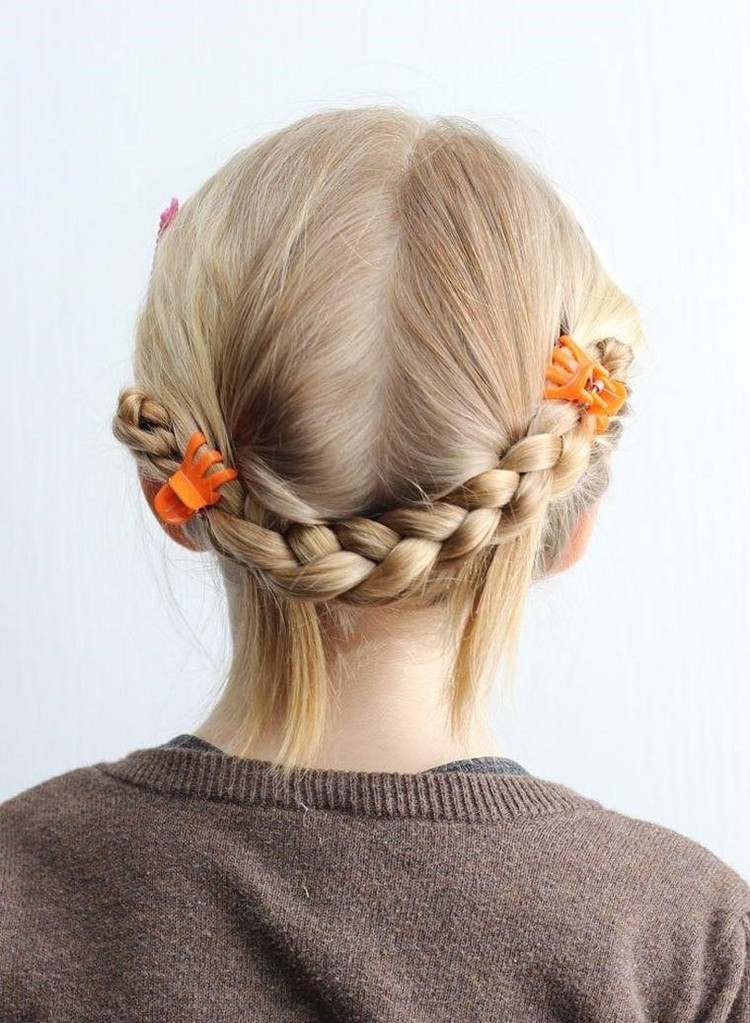 peinado de trenza de niña con aspecto de corona y accesorios