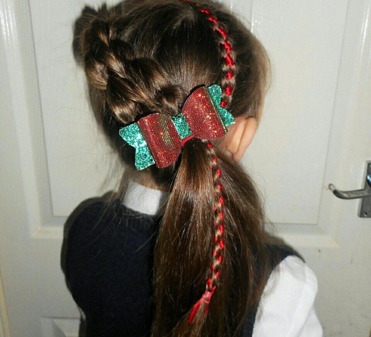 peinado de trenza infantil como idea original para Navidad