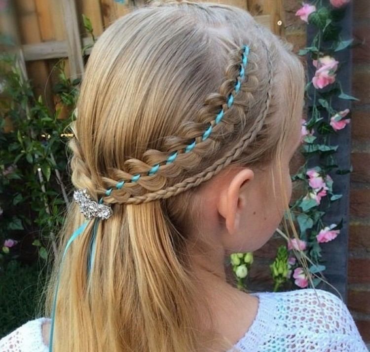 corona trenzada para niña con trenza en cabello suelto y largo