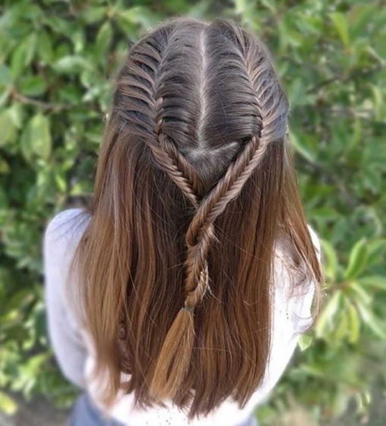 peinado de trenza de niña para cabello largo y suelto