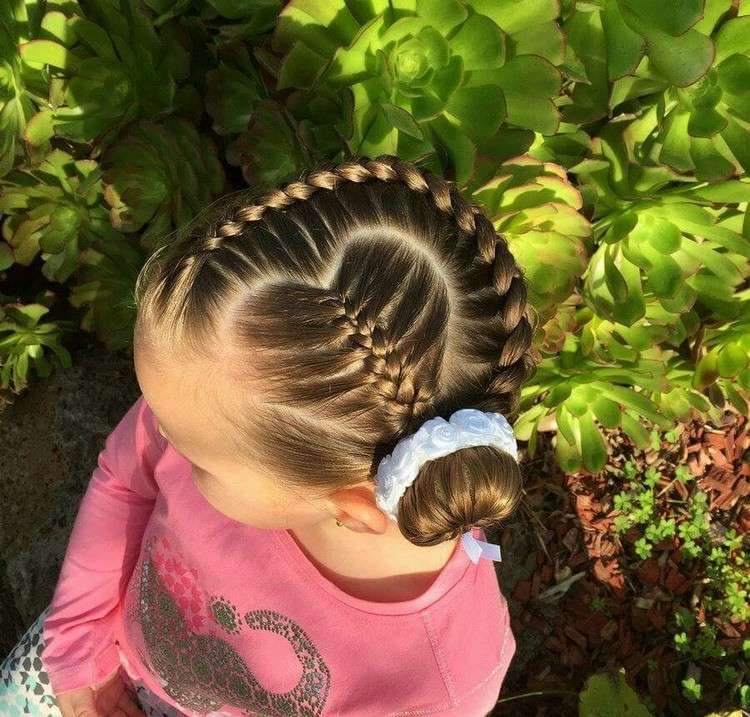 peinado de trenza de niña para una ocasión especial idea de peinado de boda de niña de las flores