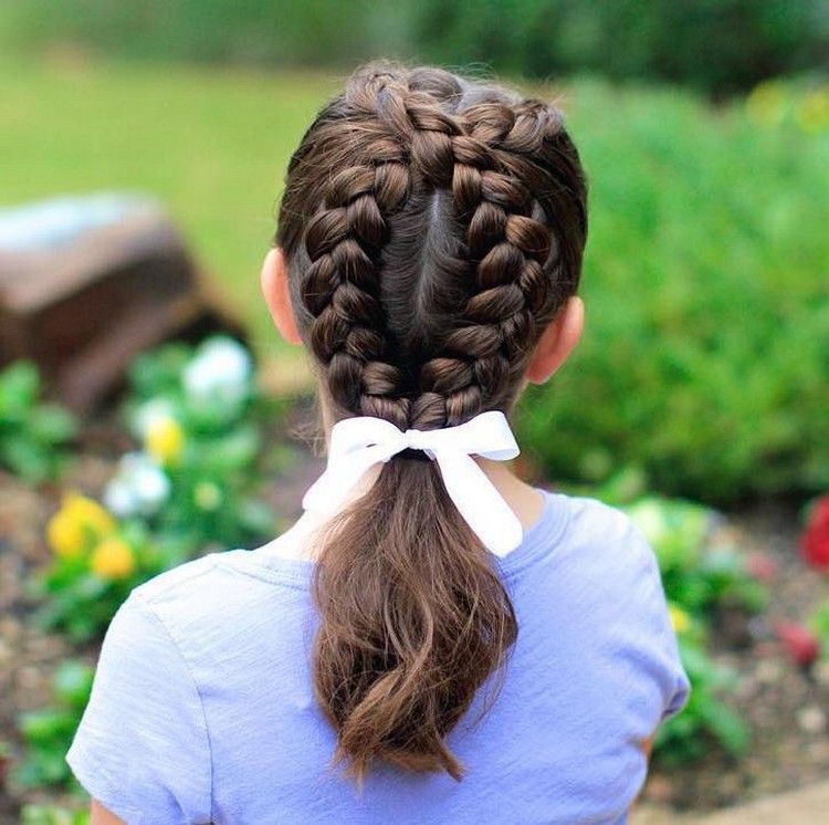 copia de trenza de cola de caballo base de peinado de niña inusual con cinta rosa pálido