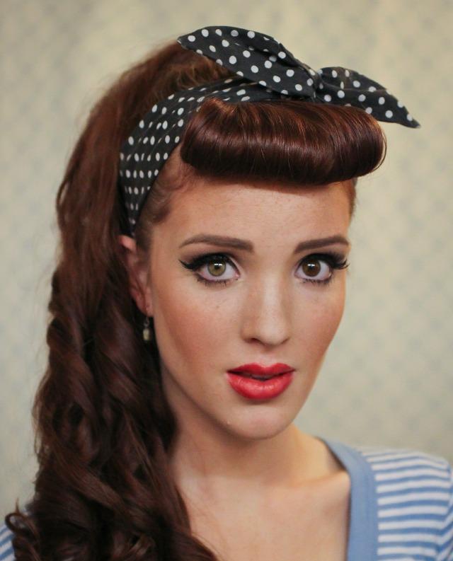 peinado-pin-up-rockabilly-pañuelo-lunares-flequillo-bucle