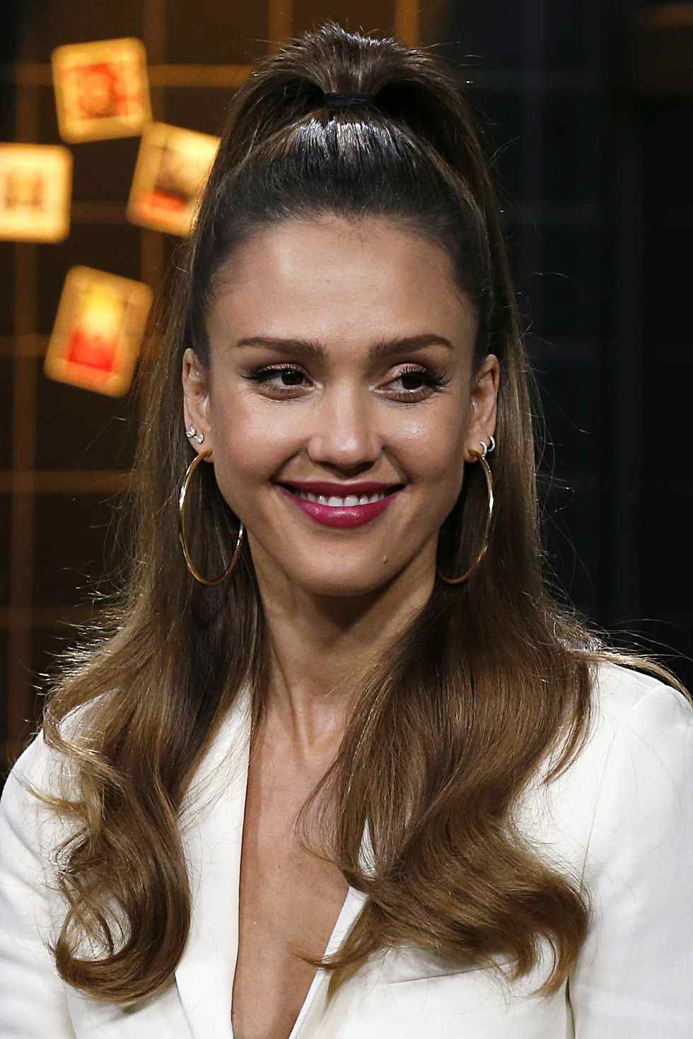 elegante recogido medio con moño para cabello largo y delgado de Jessica Alba