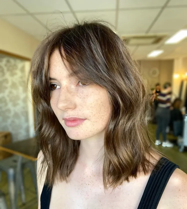 Estilos de peinados con flequillo de moda verano 12 - 【MioEstilo】 peinados con flequillo cortina tendencia verano 2022 cuadrado largo ondulado