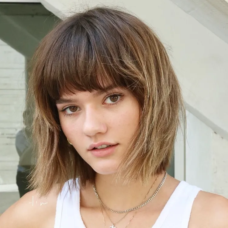Estilos de peinados con flequillo de moda verano 20 - 【MioEstilo】 peinados con flequillo recto largo tendencia verano 2022 corte cuadrado asimétrico