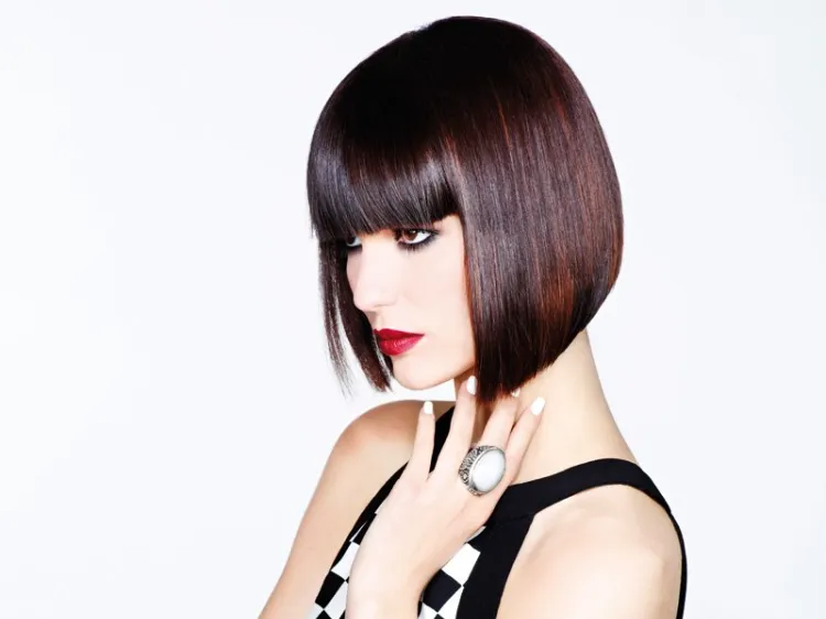 Estilos de peinados con flequillo de moda verano 18 - 【MioEstilo】 peinados con flequillo recto tendencia verano 2022 cabello lacio liso