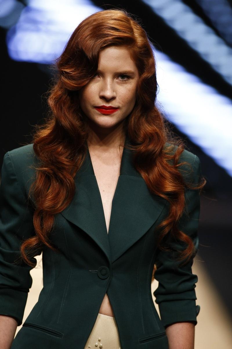 Peinado de noche para cabello largo - cepillado ondulado peinado-pelo-de-noche-rizos-largos