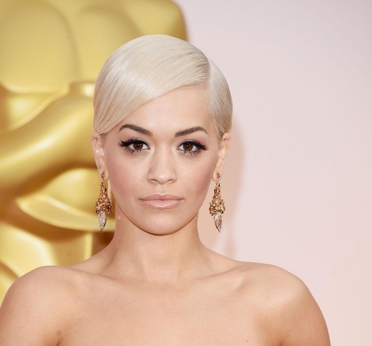 look-de-tendencia-2015-flequillo-Rita-Ora