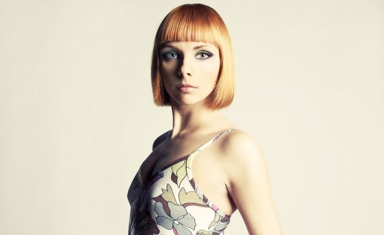look-de-tendencia-2015-verano-cuadrado-flequillo-cabello medio