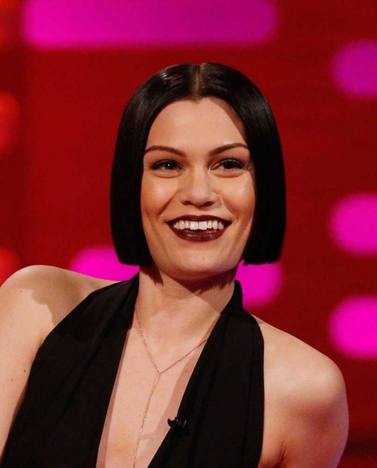look-de-tendencia-2015-mujer-verano-Bob-Jessie-J