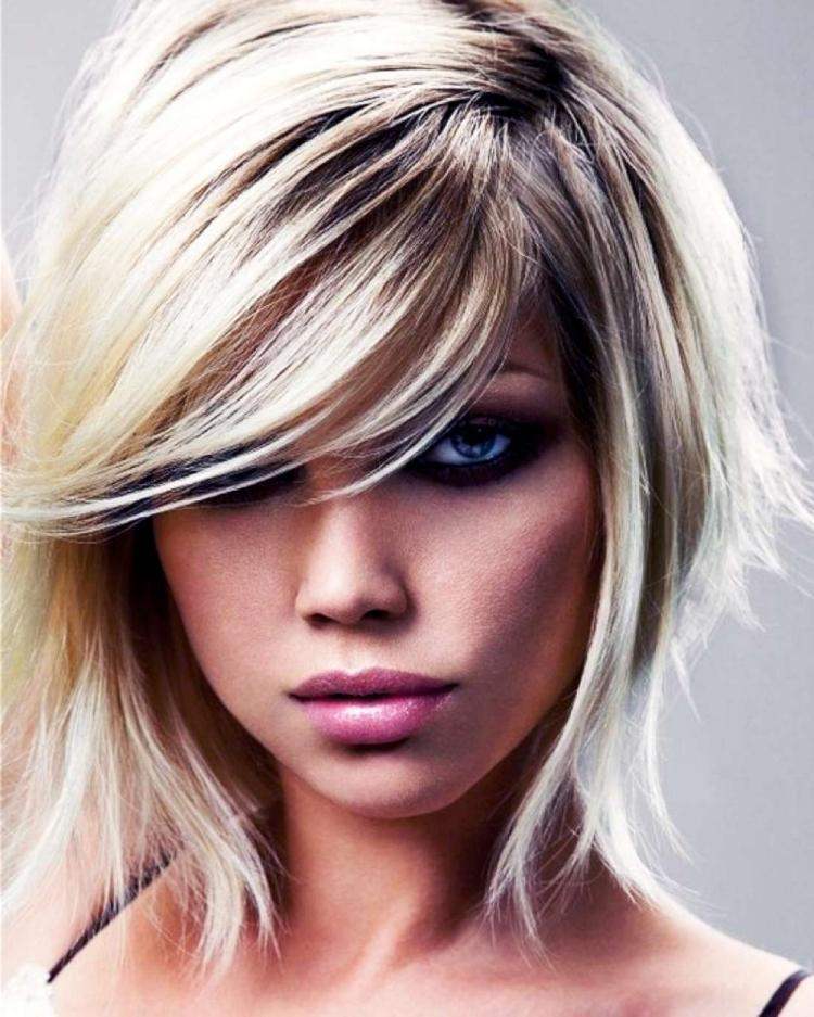look-de-tendencia-2015-cuadrado-dip-flequillo-lateral-rubio