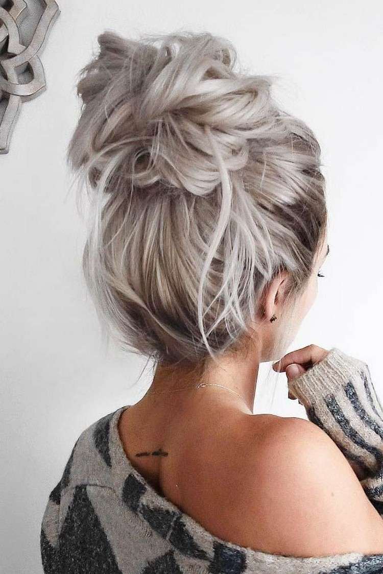 24 sugerencias asombrosas para experimentar en esta temporada invernal 5 - 【MioEstilo】 peinado de moda mujer invierno moño despeinado