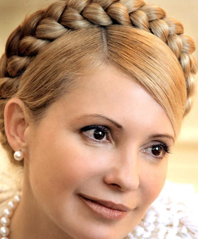 clásico-trenzado-peinado-Yulia-timoshenko-collar de perlas