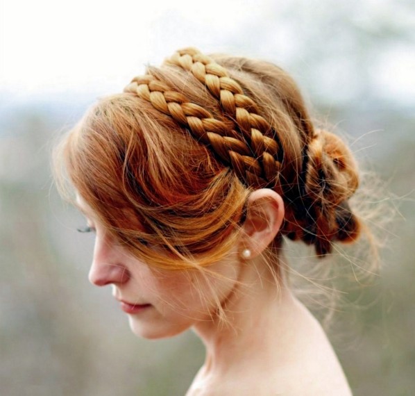 peinado-trenza-tiara-moño