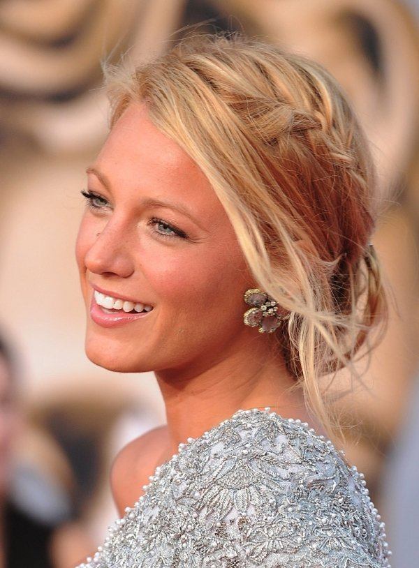 peinado con trenza despeinada efecto diadema