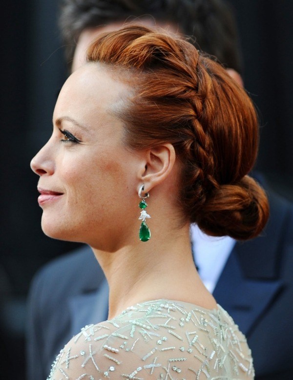 peinado-trenza-diadema-cabello-medio-moño