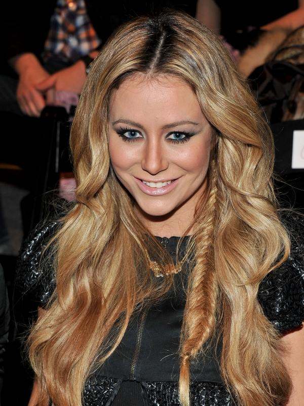peinado-trenza-epi-pelo-largo-Aubrey-Oday