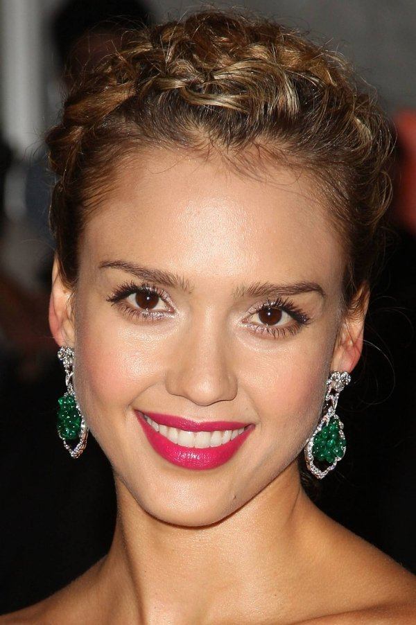 peinado-trenza-Jessica-Alba-tiara