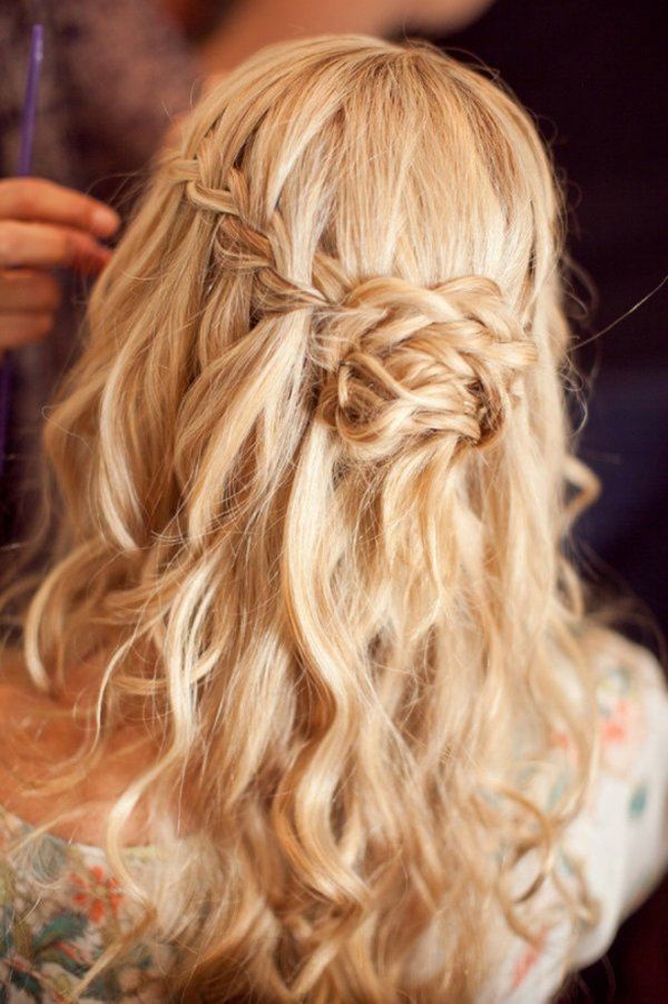 cascada trenza peinado-tiara-pelo-rizos sueltos