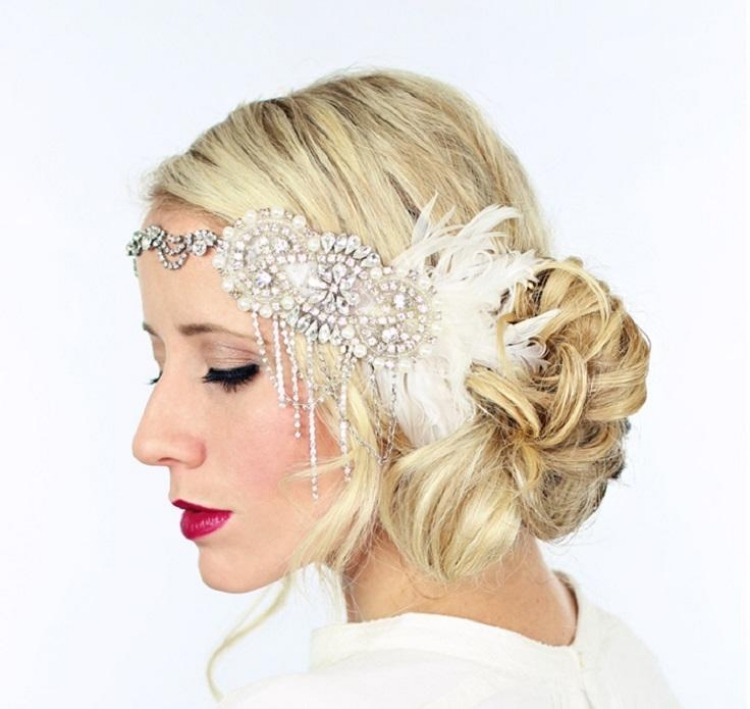 peinado-antiguo-gatsby-lazo-individual-joyas-cristales-cabeza-maquillaje