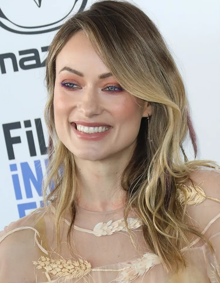 ¿Qué estilo de corte de pelo para este año elegir para resaltar tus hermosos rasgos? 5 - 【MioEstilo】 Estilo de moda para cara cuadrada flequillo lateral 2022