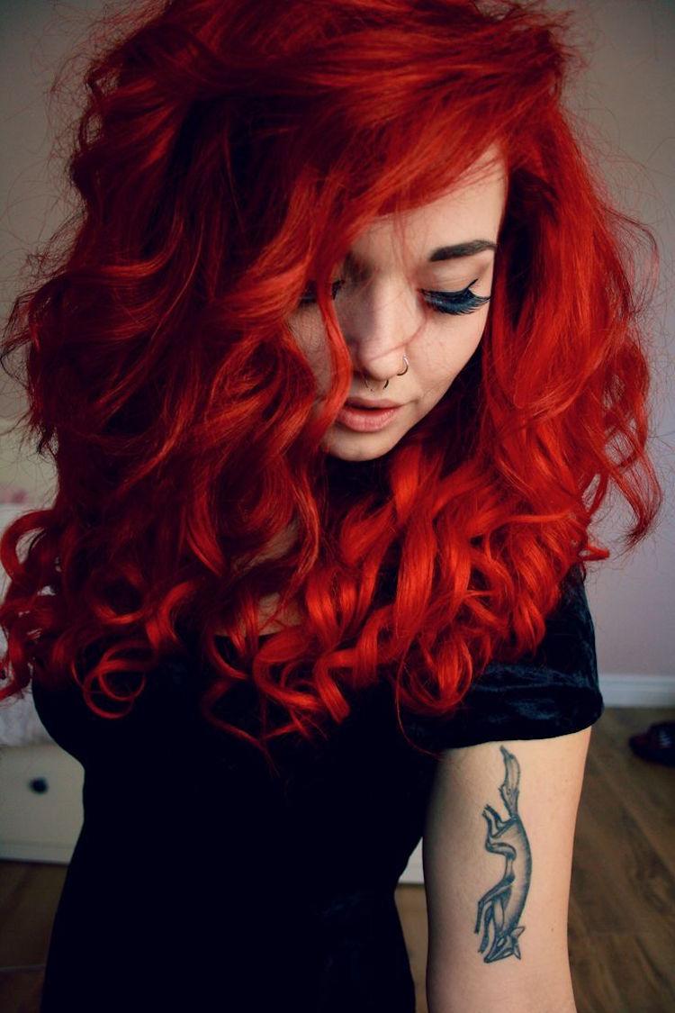 Matiz del cabello rojo: las 10 superiores propuestas, los tonos más elegantes para encender tu cabello 5 - 【MioEstilo】 pelo-rojo-coloracion-pelo-rojo-crespo-brillante