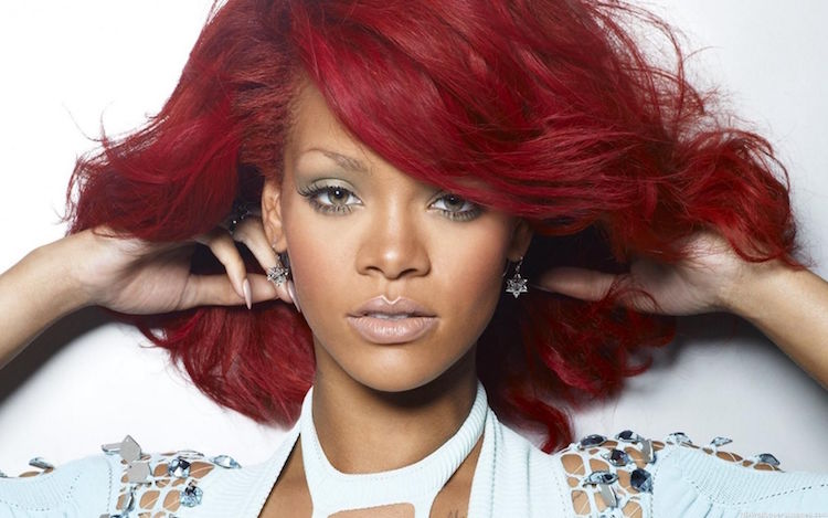Matiz del cabello rojo: las 10 superiores propuestas, los tonos más elegantes para encender tu cabello 9 - 【MioEstilo】 rojo cereza-pelo-medio-pelo-Rihanna