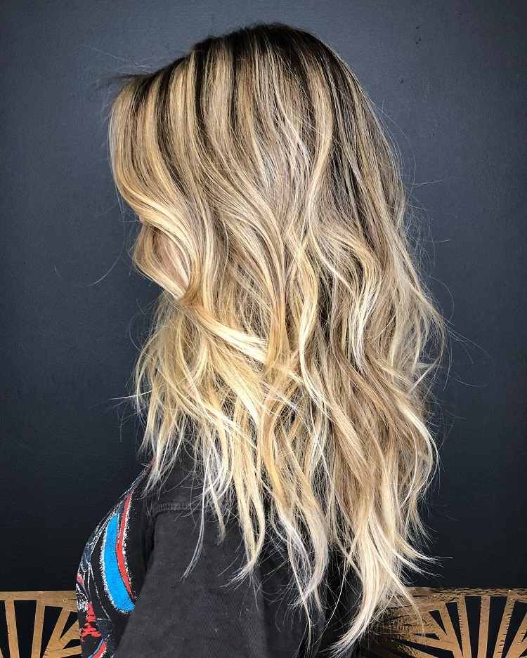 conejito de nieve color de pelo rubio tendencia primavera verano 2021 rubio balayage