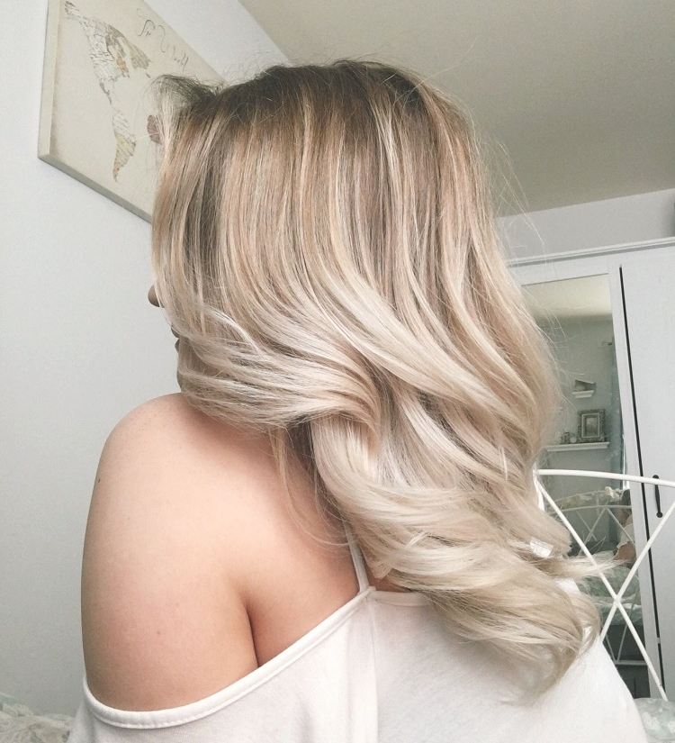 tendencia de color rubio cremoso de verano 2021