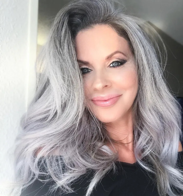 tono de cabello invierno 2021 mujeres mayores de 50 años