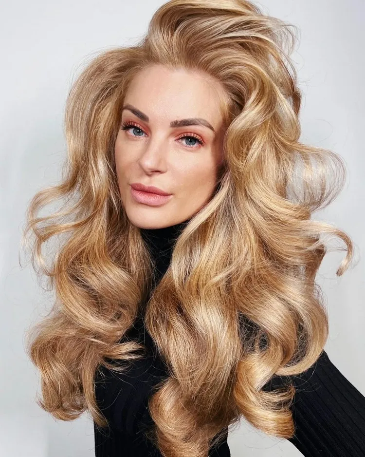 nuevas tendencias de color de cabello primavera 2022 Rubia Néctar