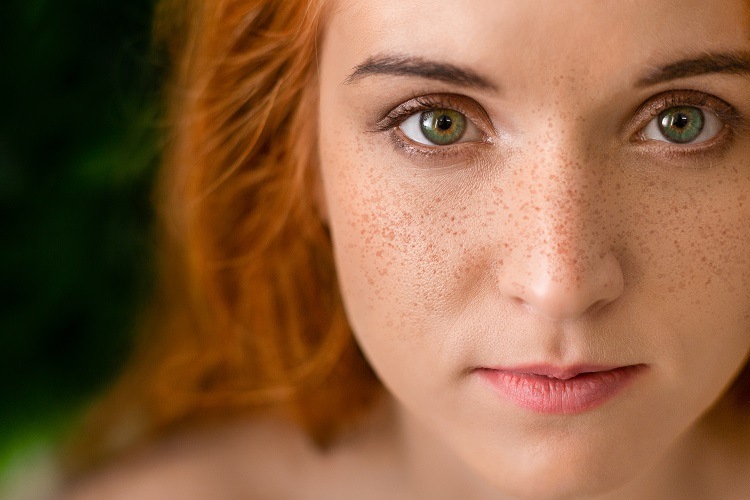 color de pelo rojo picante ojos verdes ojos verdes